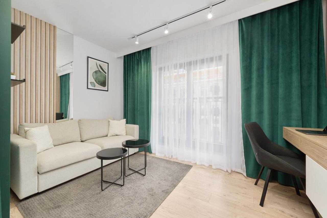 Cosy With Access To Gym And Area By Renters *