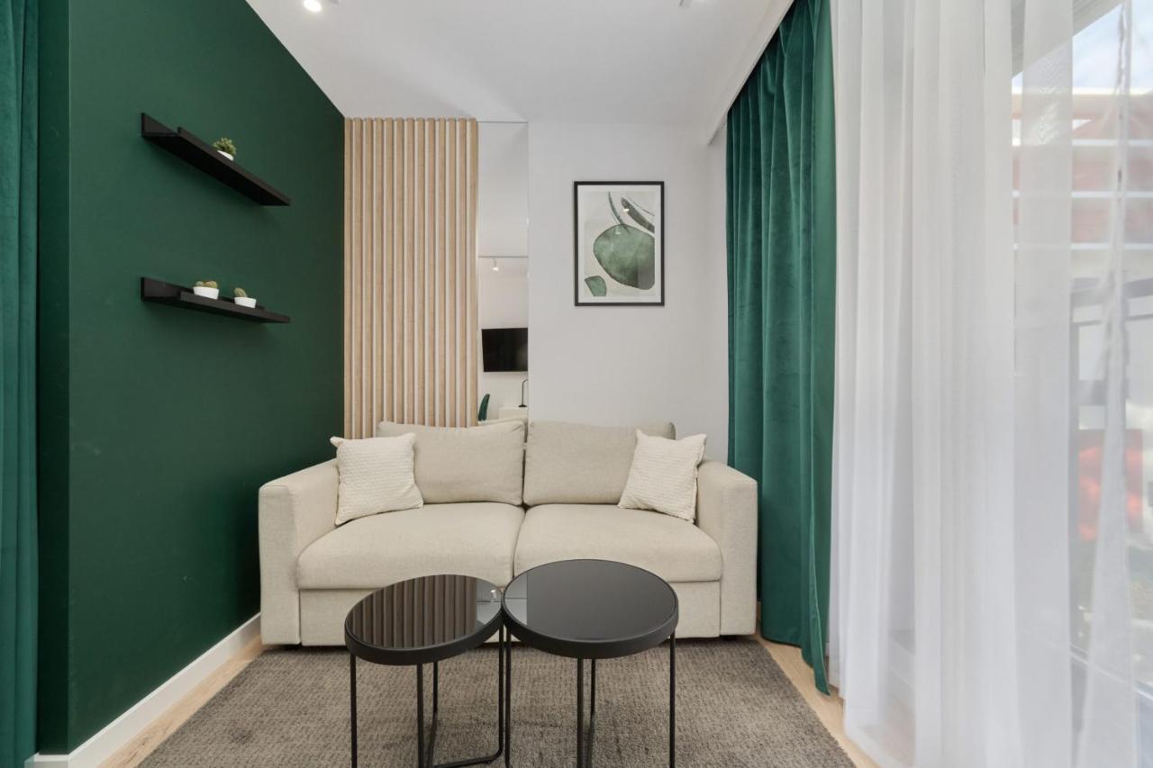 Cosy With Access To Gym And Area By Renters